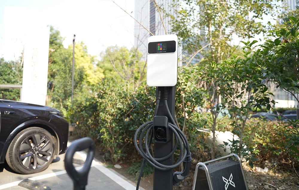 Sienas lādētājs elektroauto Besen SQ20-11KW-APP