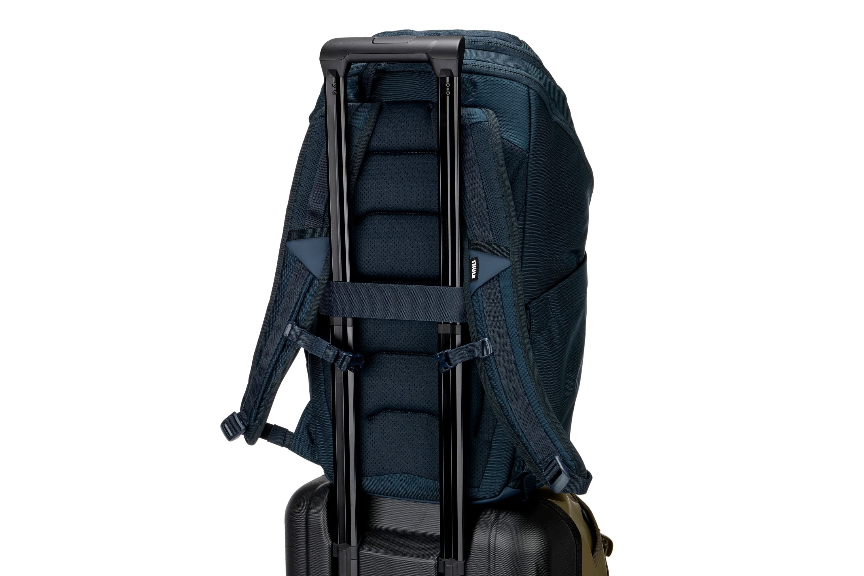 Thule 5583 Chasm laptop backpack 26L darkest blue