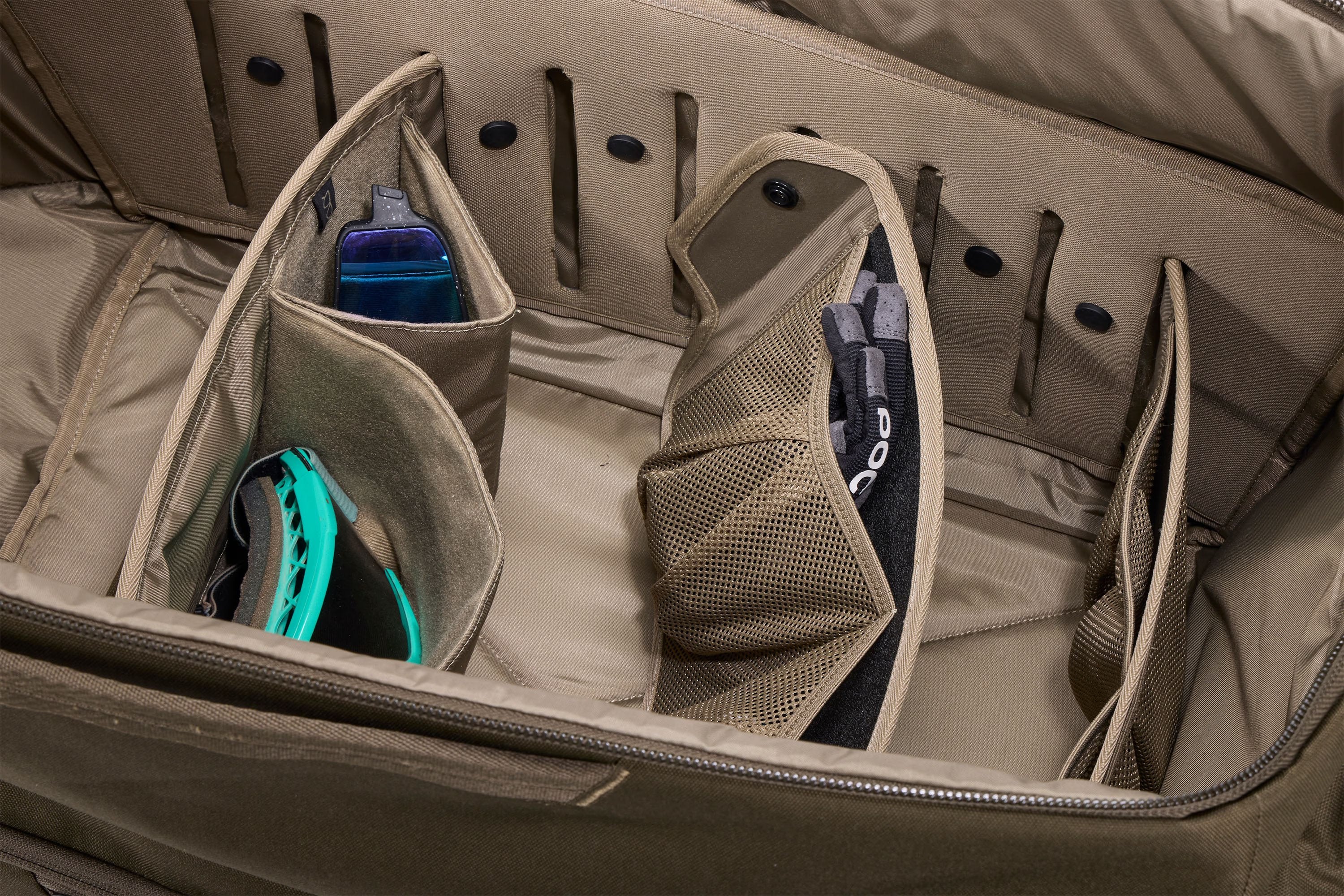 Thule 5537 Roundtrip 70L MTB duffel deep khaki