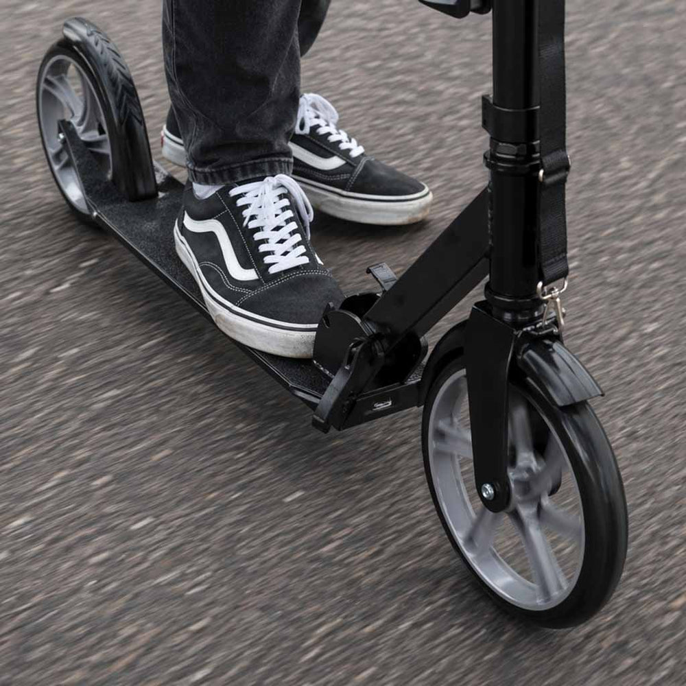 Trike Fix saliekamais pilsētas skrejriteņš ar 200 mm riteņiem, melnā un pelēkā krāsā