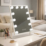 LED kosmētikas spogulis ar USB spuldzēm 30x40cm