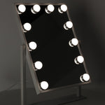 LED kosmētikas spogulis ar USB spuldzēm 30x40cm