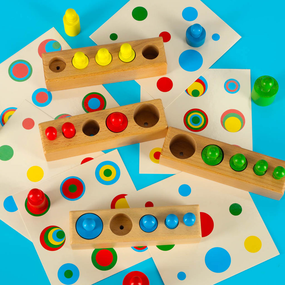 Montessori koka cilindru atsvariņi krāsaini