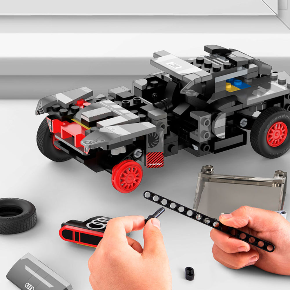 RC auto 1:30 Audi RS Q e-tron spilventiņi