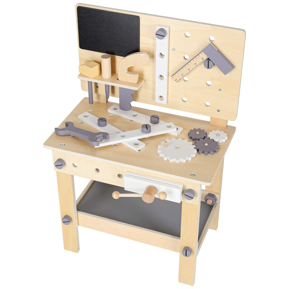 Koka darbnīca ar instrumentiem uz galda DIY komplekts