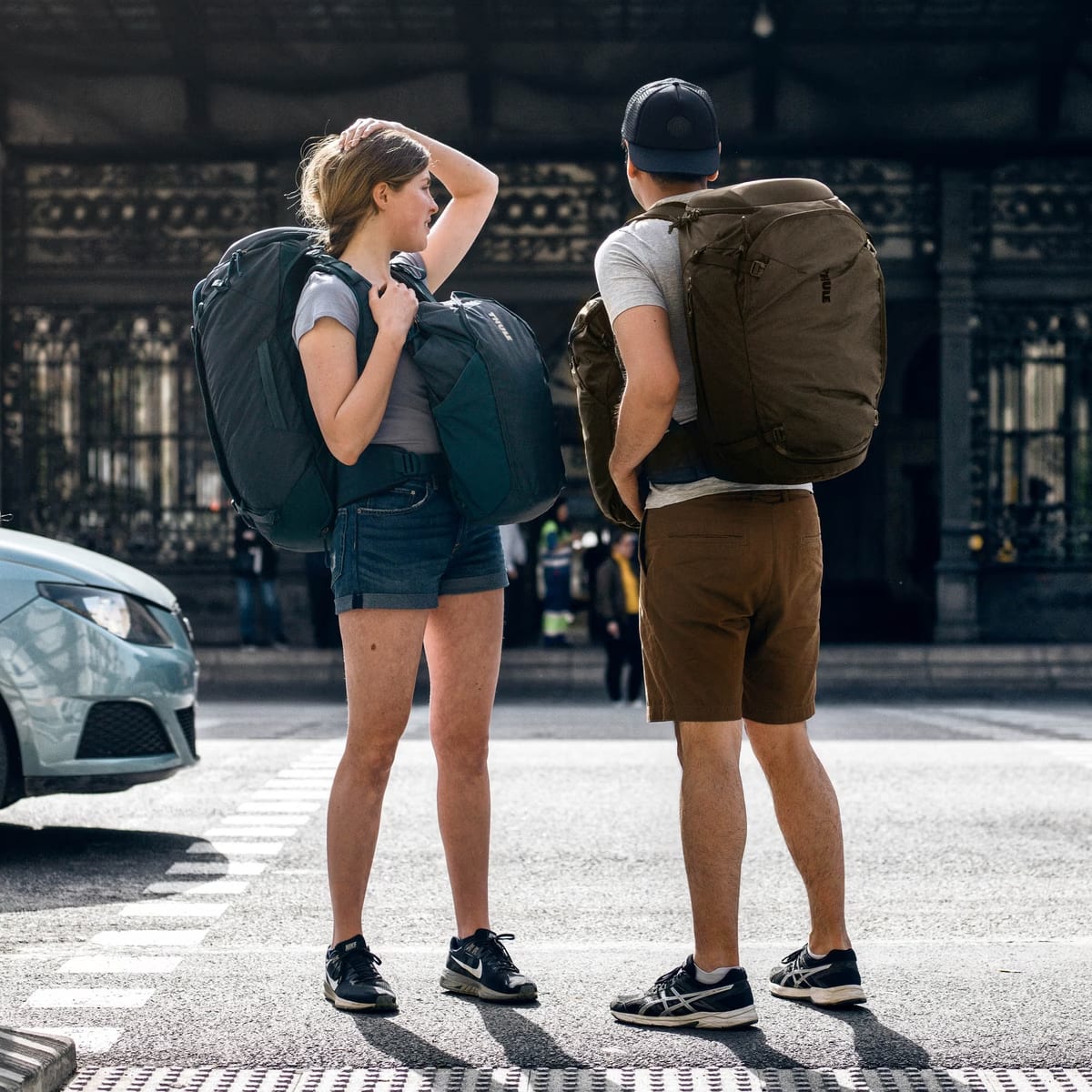 Thule 5312 Landmark 60L Unisex Travel Pack Darkest Blue
