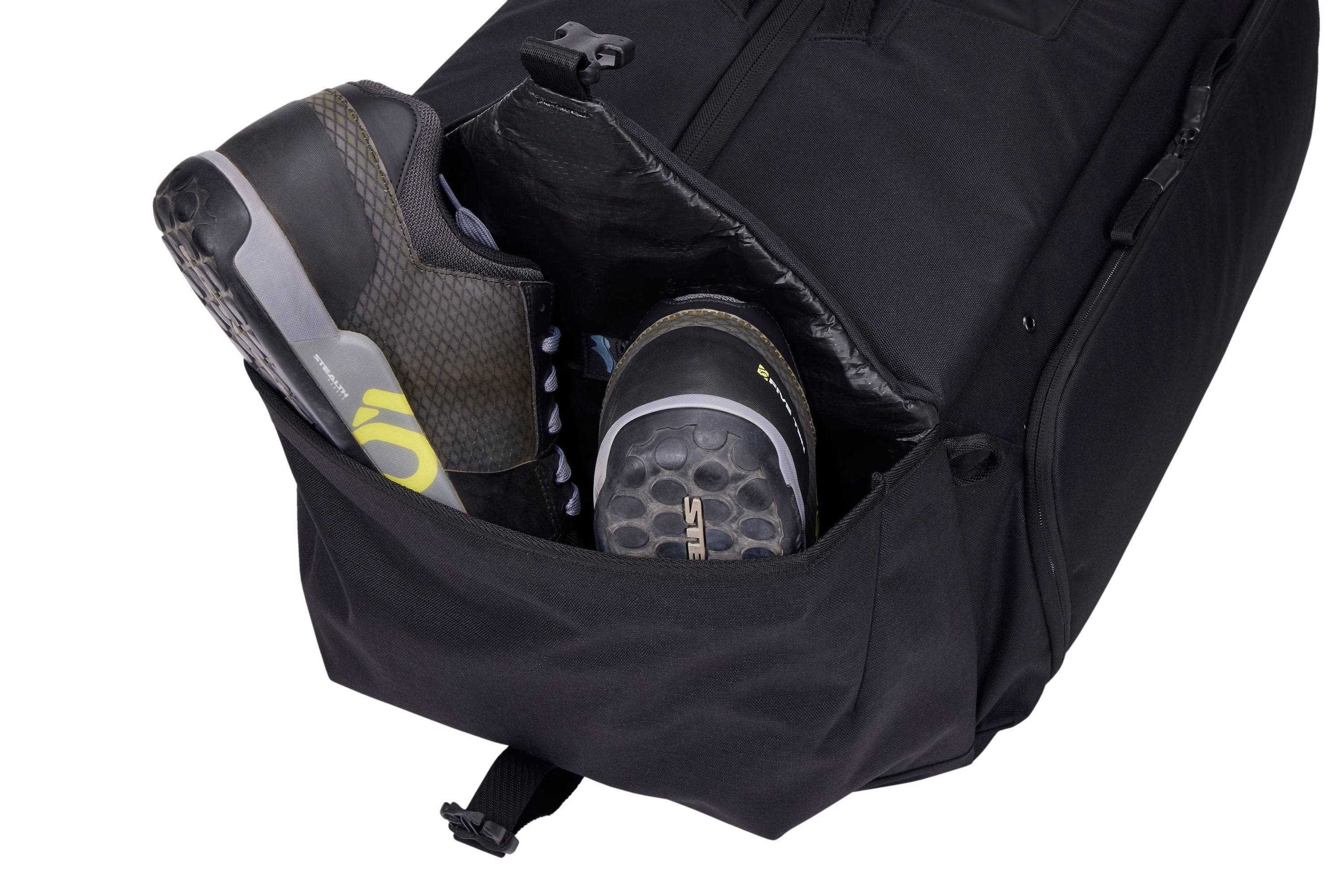 Thule 5536 Roundtrip 70L MTB duffel black