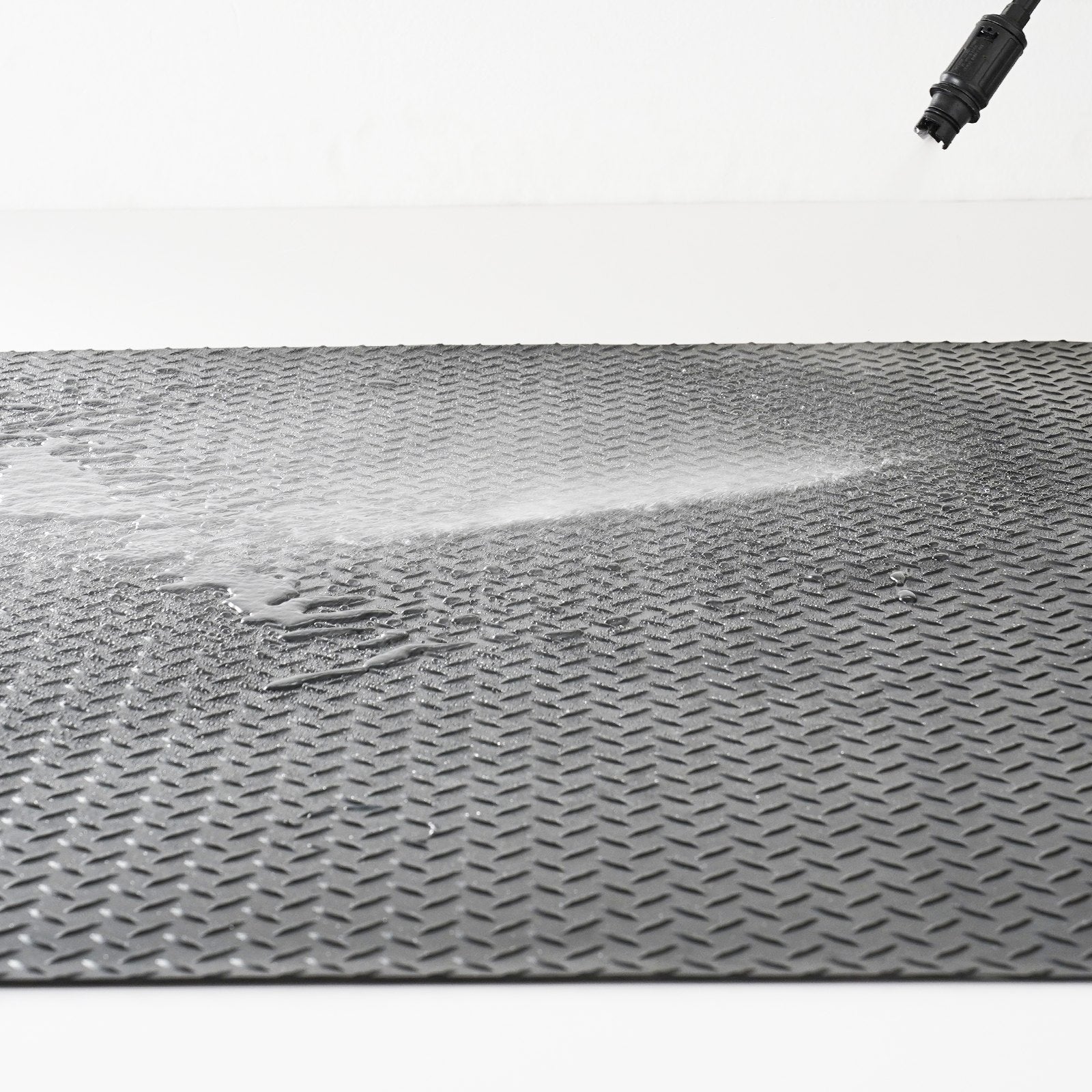 VEVOR Diamond-Plate Rubber Flooring Roll, 3 mm x 4 ft x 10 ft Garage Floor Mat, SBR Rubber Garage Flooring Roll, Easy to Clean, Diamond Plate Rubber Mat for Under Cars, Garage Industry Gym, Black