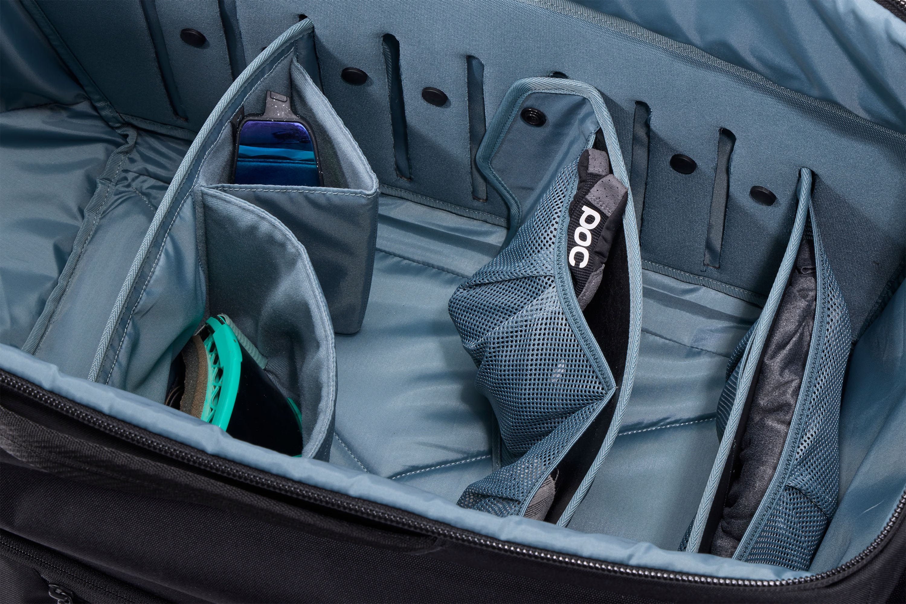 Thule 5536 Roundtrip 70L MTB duffel black