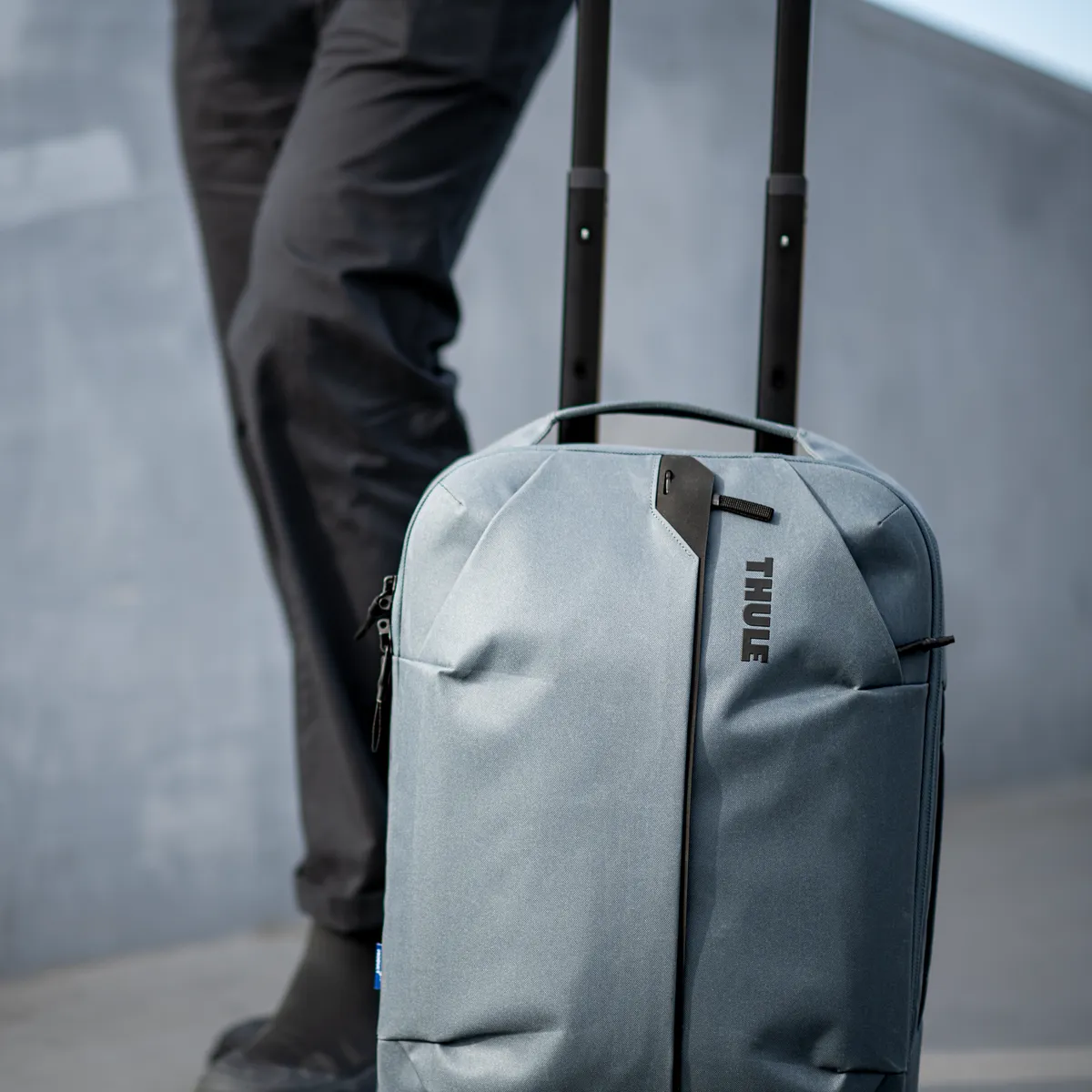 Thule 5020 Aion carry on spinner TARS122 Dark Slate