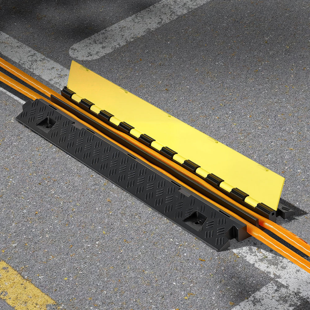 VEVOR Cable Protector Ramp, 9,979 kg/axle Capacity, 2 Channel Heavy Duty TPU Cord Hose Wire Cover, 31 x 28 mm Channel, Traffic Speed Bump with Flip-Open Top Cover, for Indoor & Outdoor Use, 3 Pack
