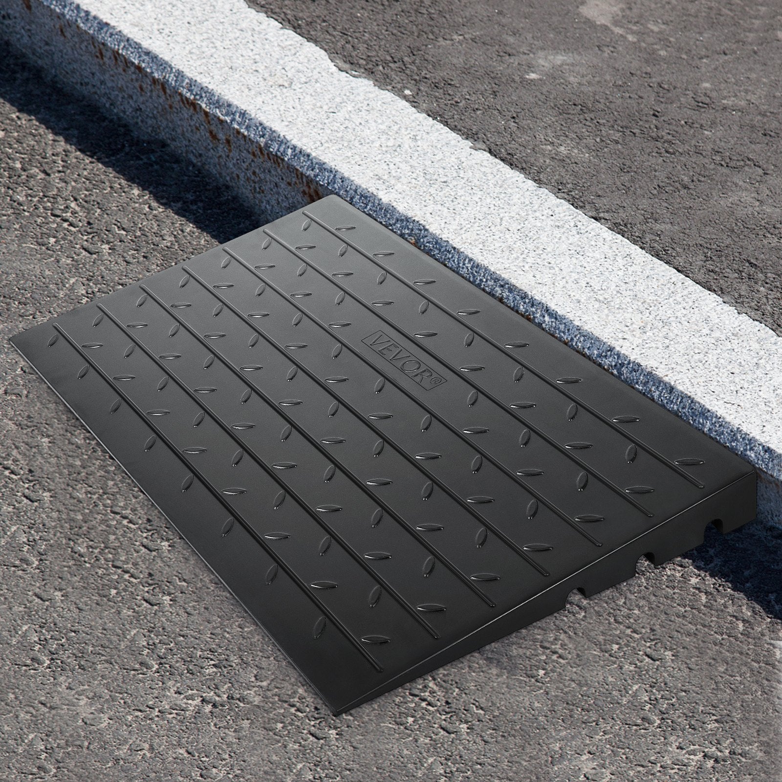 VEVOR Rubber Threshold Ramp, 3" Rise Threshold Ramp Doorway, 3 Channels Cord Cover Rubber Solid Threshold Ramp, Rubber Angled Entry Rated 2200 Lbs Load Capacity for Wheelchair and Scooter