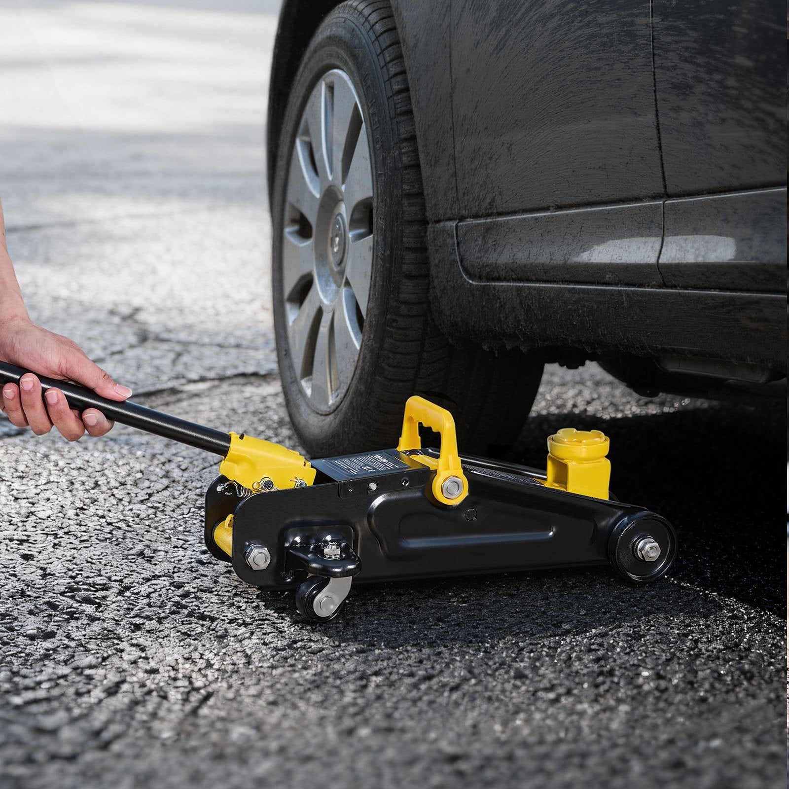 VEVOR Low Profile Floor Jack, 1.5 Ton Capacity, Steel Racing Floor Jack with Single Piston Quick Lift Pump, Storage Case, Hydraulic Trolley Car Lift for Sports Cars, Sedans, Lifting Range 130-310 mm